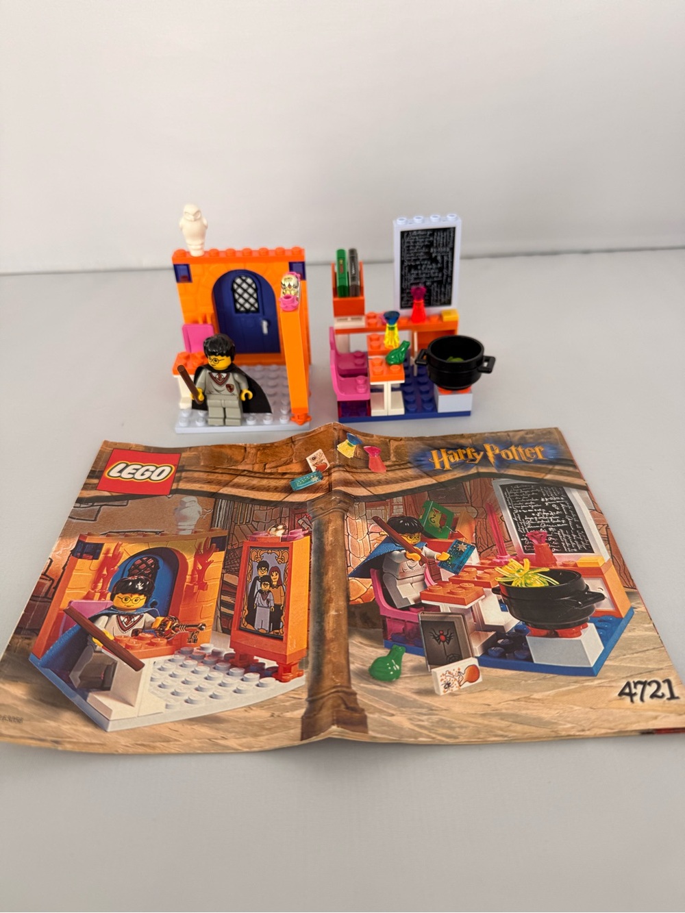 LEGO Harry Potter Hogwarts Classrooms 4721 w/ instructions